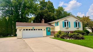 7740 47 1/2 Place N, New Hope, MN 55428