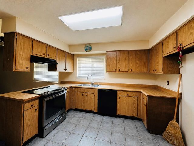 16807 Blackhawk Boulevard, Friendswood, TX 77546