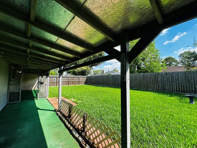 16807 Blackhawk Boulevard, Friendswood, TX 77546