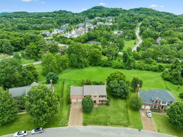 704 Helmsdale Pl, S, Brentwood, TN 37027
