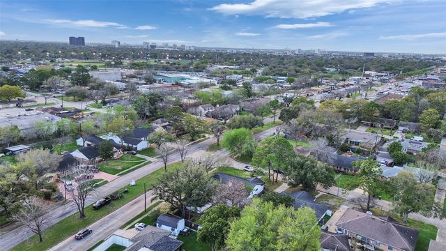 5675 Sylmar Road, Houston, TX 77081