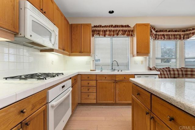 2357 Amber Oak Ln, Escondido, CA 92027