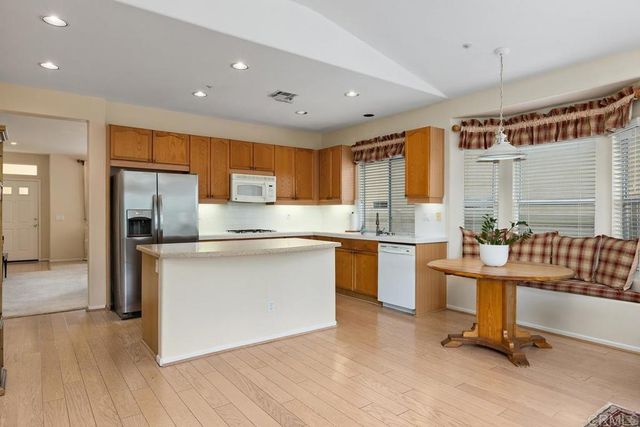 2357 Amber Oak Ln, Escondido, CA 92027
