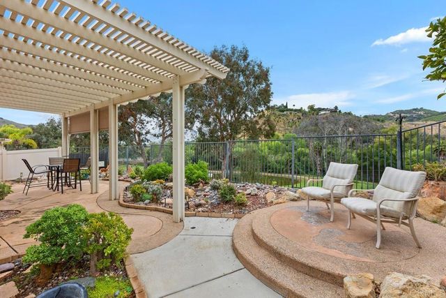 2357 Amber Oak Ln, Escondido, CA 92027