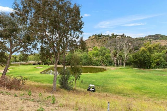 2357 Amber Oak Ln, Escondido, CA 92027