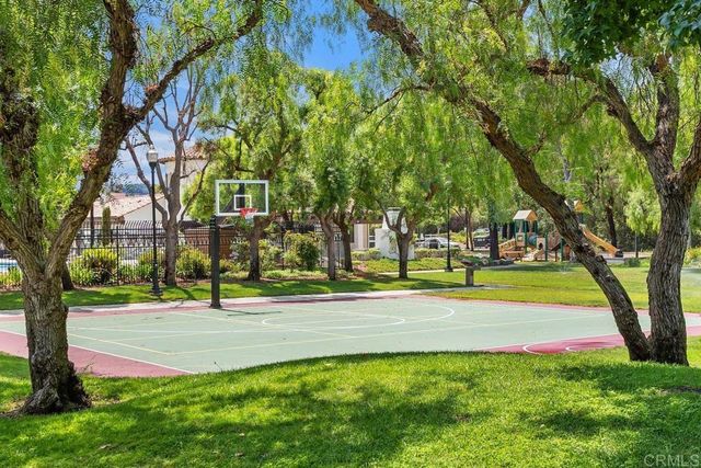 2357 Amber Oak Ln, Escondido, CA 92027