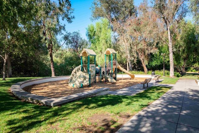 2357 Amber Oak Ln, Escondido, CA 92027