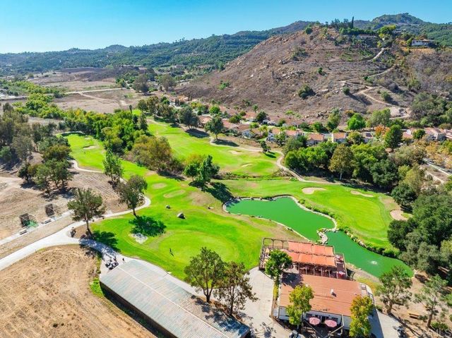 2357 Amber Oak Ln, Escondido, CA 92027