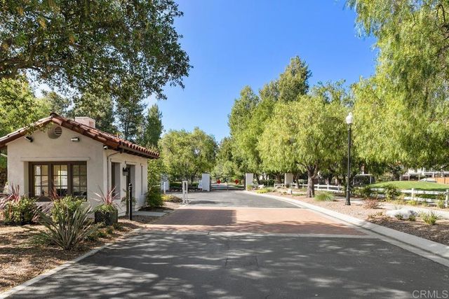 2357 Amber Oak Ln, Escondido, CA 92027