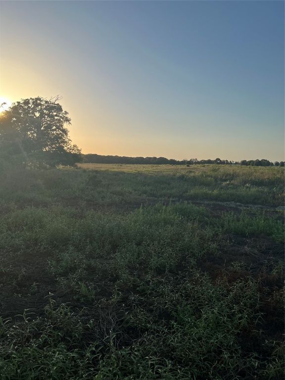527 County Road 3351, Saltillo, TX 75478