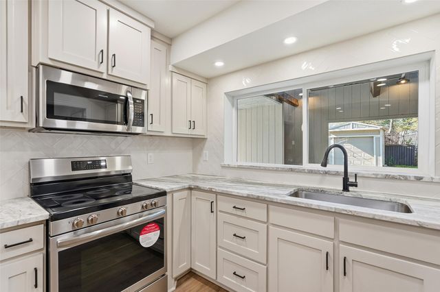 9938 John Flowers Road, Wills Point, TX 75169