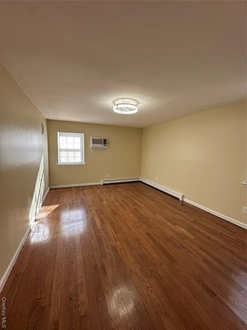 158 Farmers Avenue, Lindenhurst, NY 11757