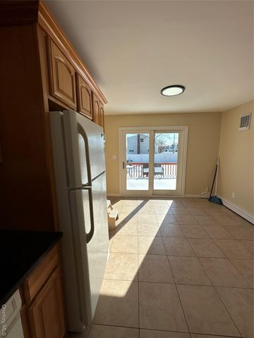 158 Farmers Avenue, Lindenhurst, NY 11757