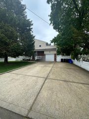 158 Farmers Avenue, Lindenhurst, NY 11757
