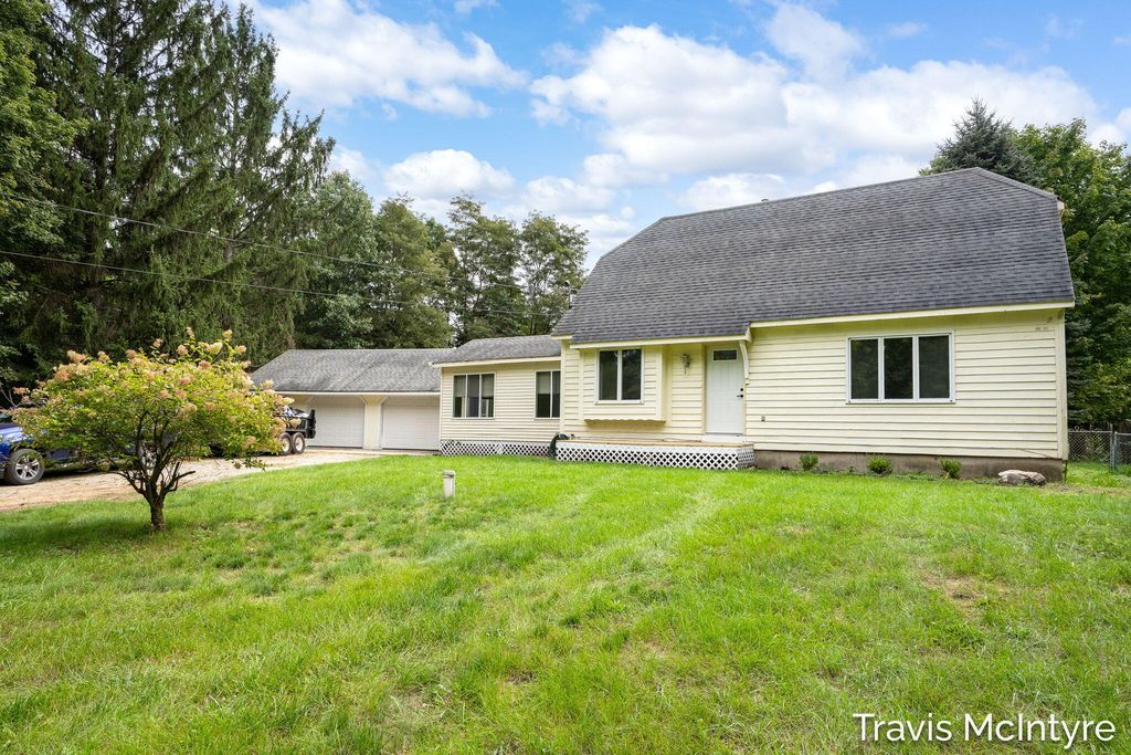 1040 Fonger Street Ne, Algoma Twp, MI 49345