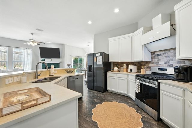 6121 Paddlefish Drive, Fort Worth, TX 76179