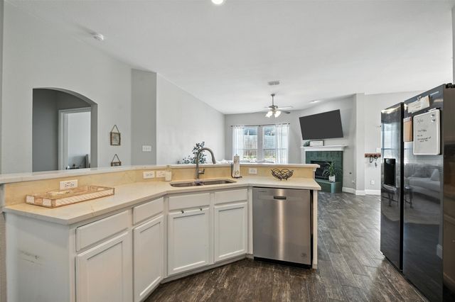 6121 Paddlefish Drive, Fort Worth, TX 76179