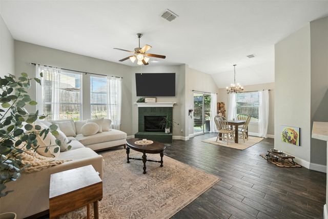 6121 Paddlefish Drive, Fort Worth, TX 76179