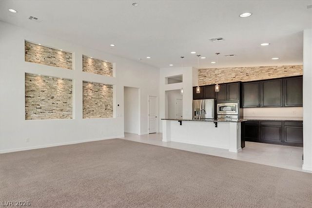 8013 Glimmerglass Avenue, Las Vegas, NV 89178