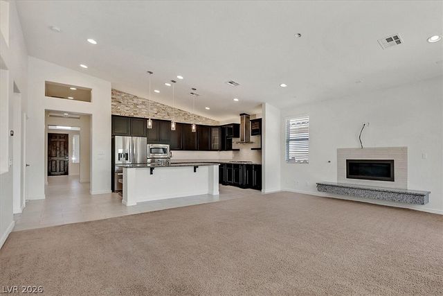 8013 Glimmerglass Avenue, Las Vegas, NV 89178