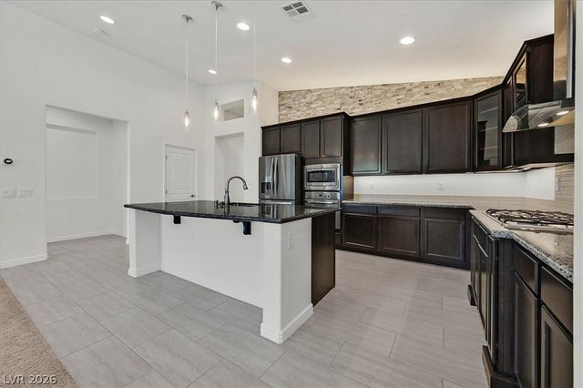 8013 Glimmerglass Avenue, Las Vegas, NV 89178