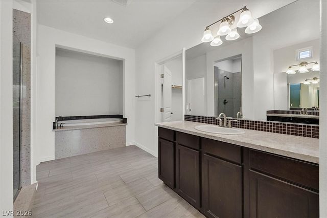 8013 Glimmerglass Avenue, Las Vegas, NV 89178