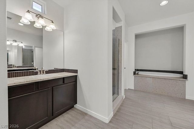 8013 Glimmerglass Avenue, Las Vegas, NV 89178