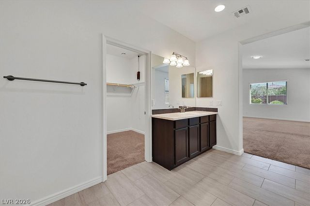 8013 Glimmerglass Avenue, Las Vegas, NV 89178