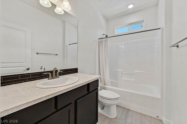 8013 Glimmerglass Avenue, Las Vegas, NV 89178