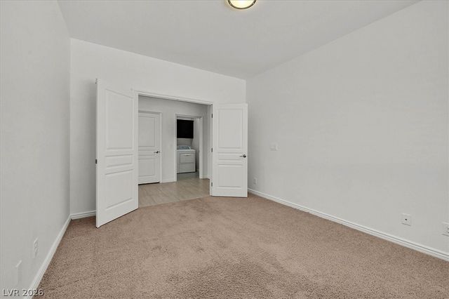 8013 Glimmerglass Avenue, Las Vegas, NV 89178