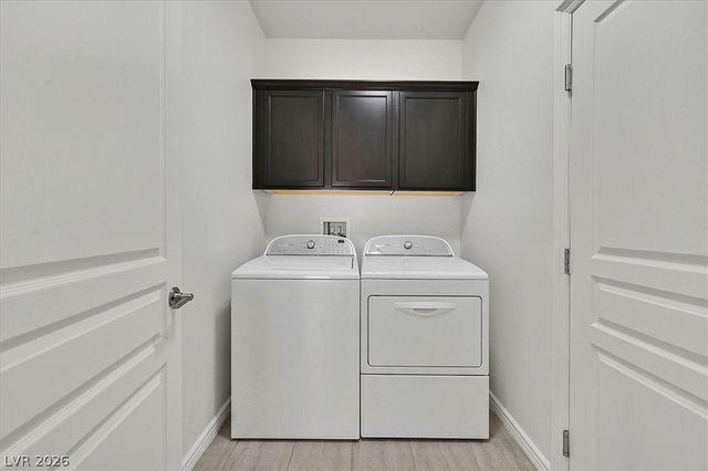 8013 Glimmerglass Avenue, Las Vegas, NV 89178