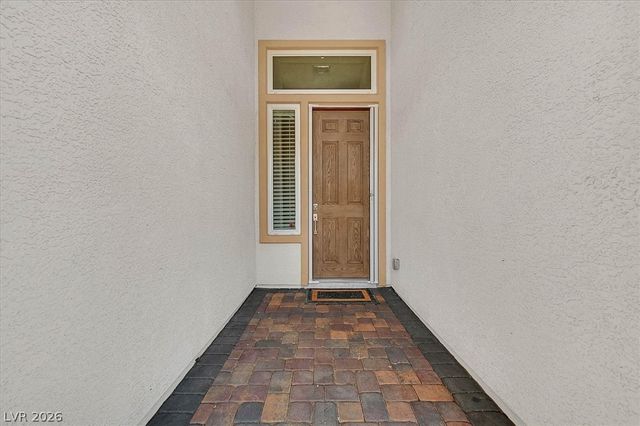 8013 Glimmerglass Avenue, Las Vegas, NV 89178