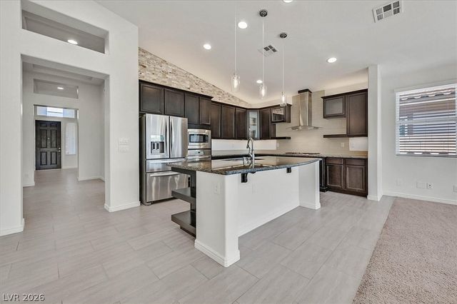 8013 Glimmerglass Avenue, Las Vegas, NV 89178