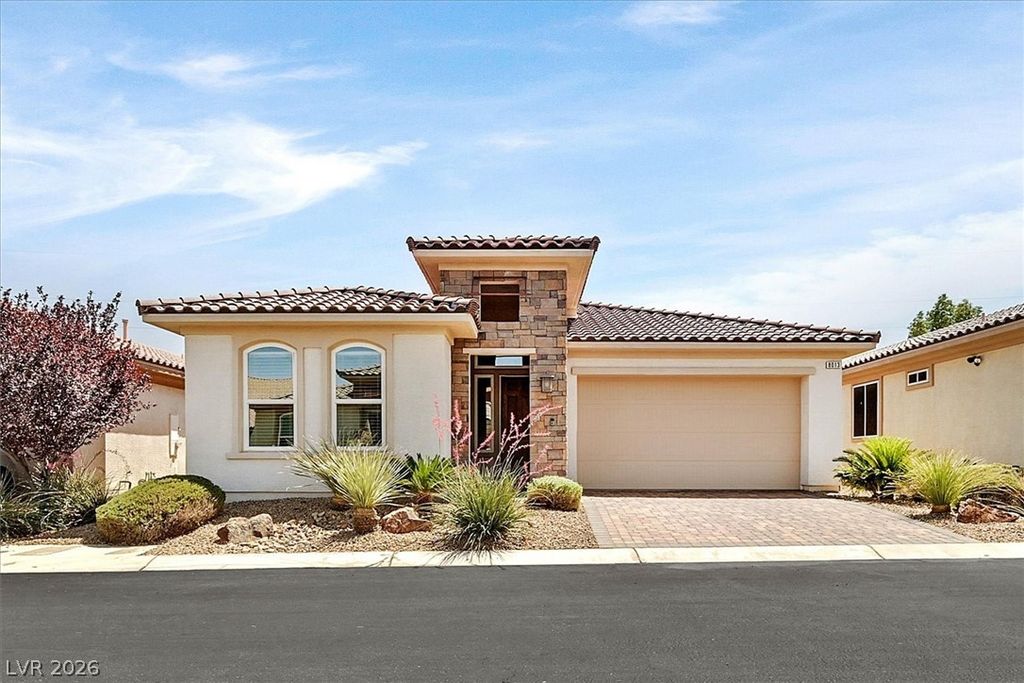 8013 Glimmerglass Avenue, Las Vegas, NV 89178