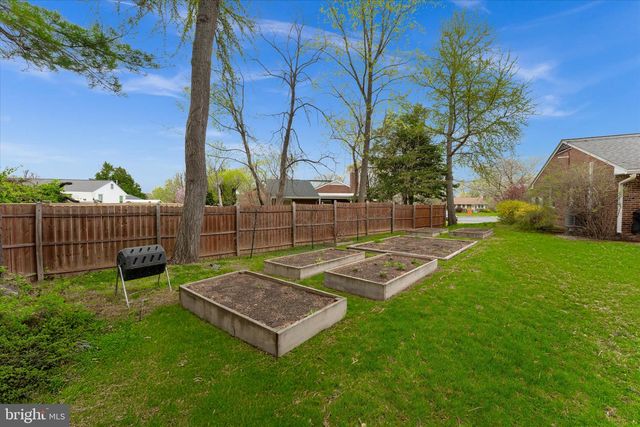 6327 EVERGLADES DR, Alexandria, VA 22312