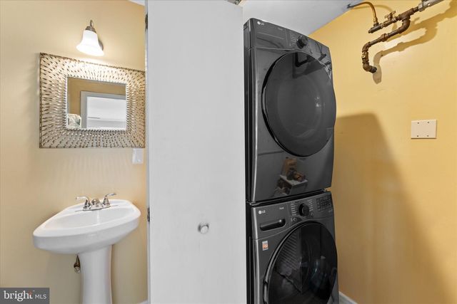 6327 EVERGLADES DR, Alexandria, VA 22312