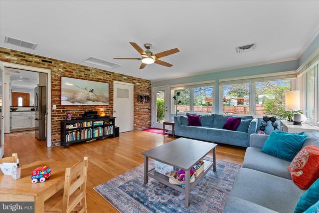 6327 EVERGLADES DR, Alexandria, VA 22312
