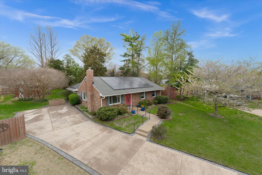 6327 EVERGLADES DR, Alexandria, VA 22312