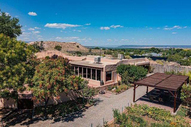 4 Athenas Way A+B, Espanola, NM 87532