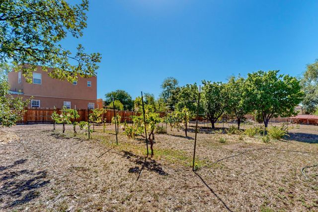 4 Athenas Way A+B, Espanola, NM 87532