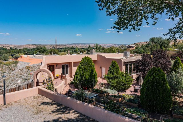 4 Athenas Way A+B, Espanola, NM 87532