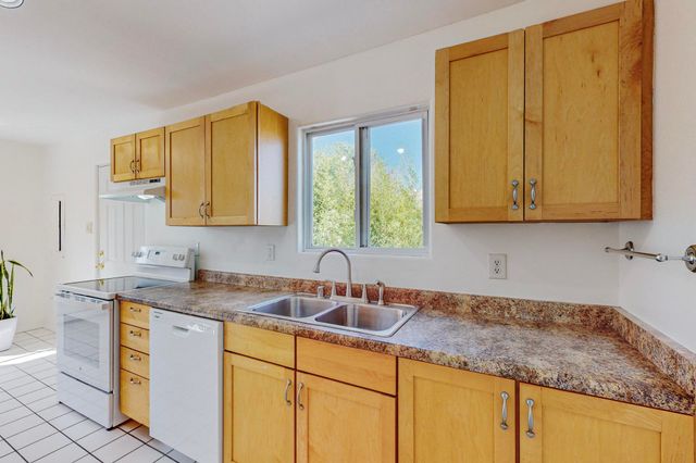 4 Athenas Way A+B, Espanola, NM 87532