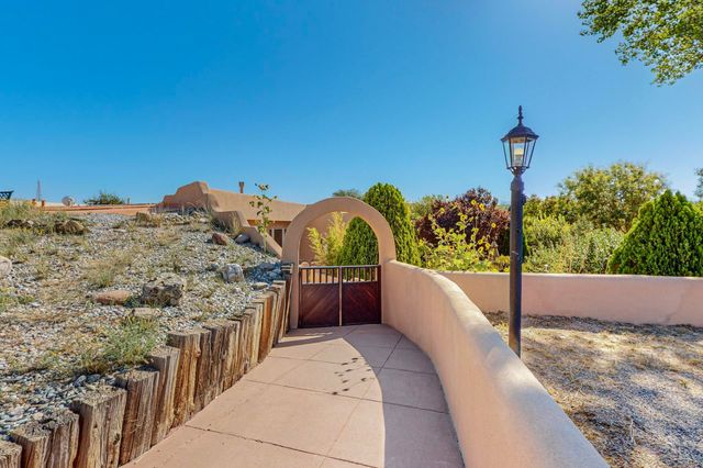 4 Athenas Way A+B, Espanola, NM 87532