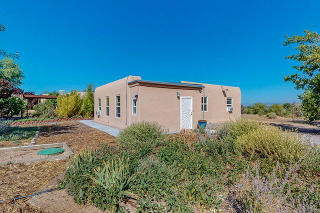 4 Athenas Way A+B, Espanola, NM 87532