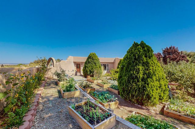 4 Athenas Way A+B, Espanola, NM 87532