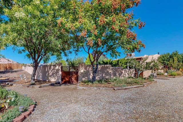 4 Athenas Way A+B, Espanola, NM 87532