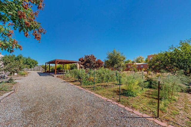 4 Athenas Way A+B, Espanola, NM 87532