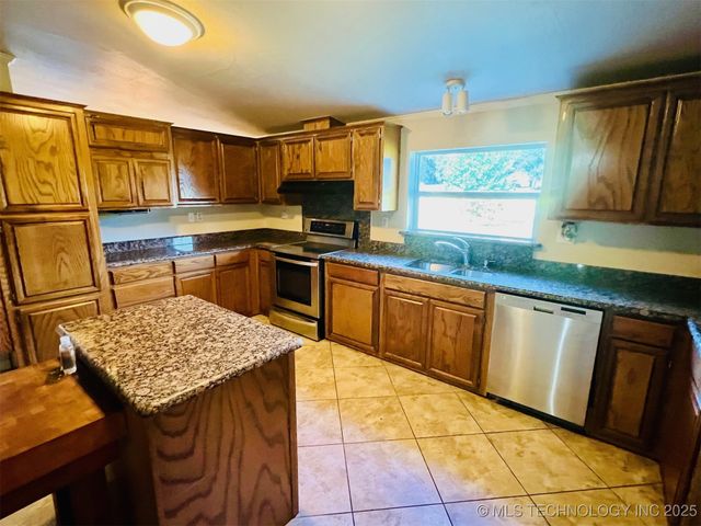 4826 Willis Drive, Kingston, OK 73439