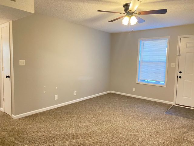 423 Alma Ln Apt C, Clarksville, TN 37043