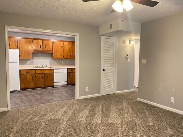 423 Alma Ln Apt C, Clarksville, TN 37043